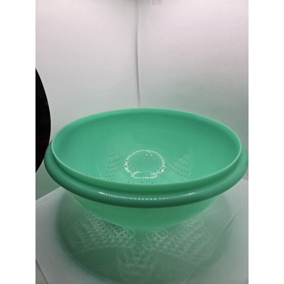 Vintage Tupperware Jadite Green 3 Quart Colander - Picture 4 of 9
